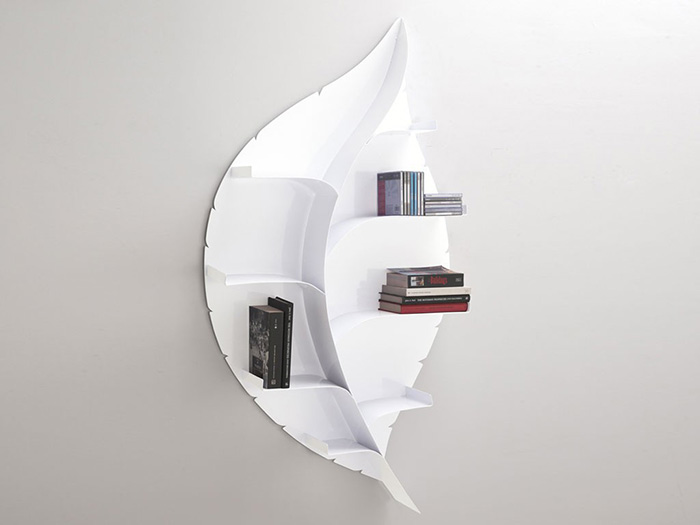 libreria da parete a forma di foglia