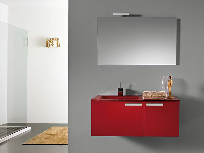 Illuminazione casa:: uno specchio con luce integrata per il bagno