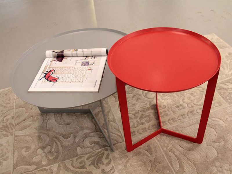 tavolino design todno di metallo rosso