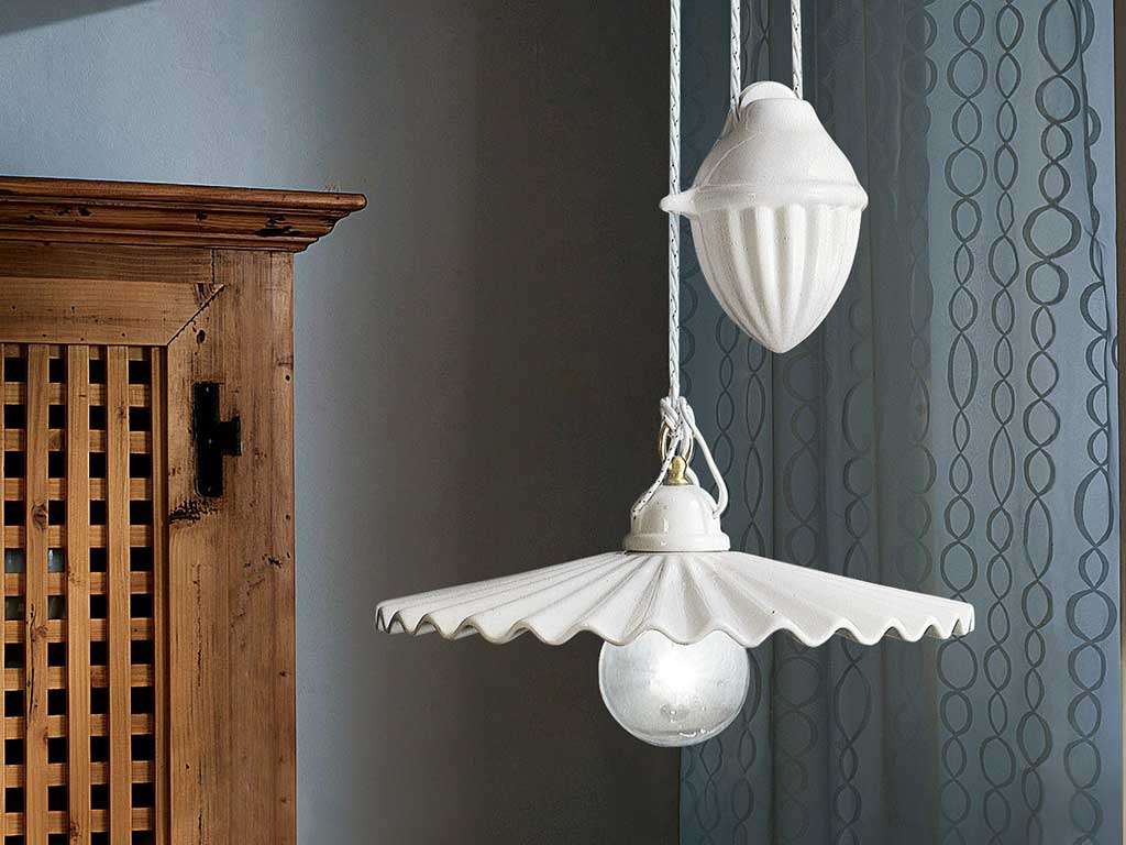 lampadario bianco vintage