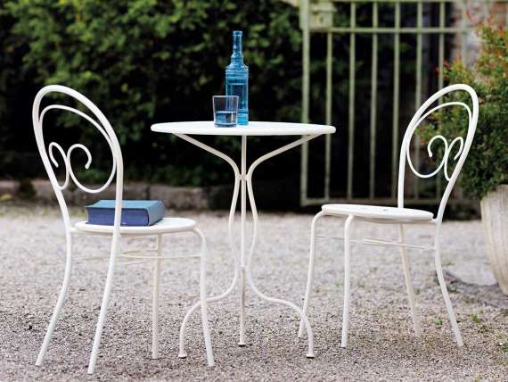 tavolino di metallo rotondo da esterno per cortile pavimentato o giardino